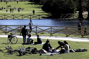 I milanesi anticipano il picnic di pasquetta
