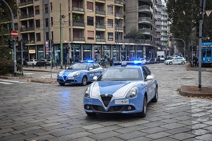 Egiziano prende auto a picconate Tre arresti per spaccio e furti nei locali di Porta Venezia Altre due feste in casa interrotte da Polizia