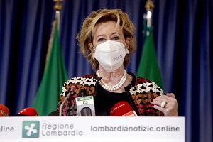 Ritardi nei vaccini: Moratti attacca Aria