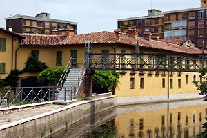 Cede balaustra su un ponte della Martesana: 40enne in coma