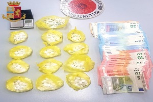 Viale Monza: sequestrate 640 dosi di cocaina