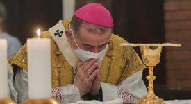 Delpini: un monumento impastato di riconoscenza per i medici Delpini: Celebriamo la vita in questo tempo desolato