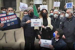 Manifestazione di Fratelli d'Italia per chiedere le riaperture