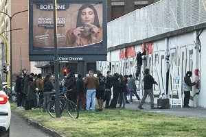 Forza Italia: nipotini dei partigiani preparano il 25 aprile facendo murales abusivi