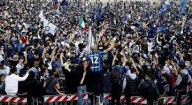 Fontana: assembramenti prevedibili e pericolosi. Prefetto: non si poteva chiudere piazza Duomo