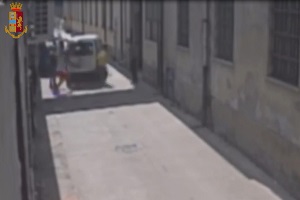 Si fingono rapinati per fare una rapina