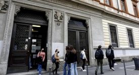 Occupato il Manzoni: vogliamo socializzare non prendere voti