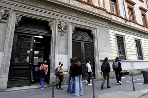 Occupato il Manzoni: vogliamo socializzare non prendere voti