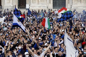 Confcommercio: folla in Duomo e locali chiusi