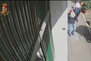 Arrestati due egiziani che aggredivano e rapinavano anziani