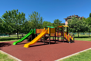 Nuova area giochi al Parco delle Crocerossine