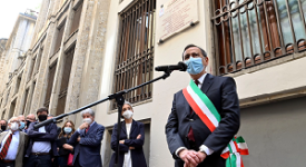 Scoperta in via dei Piatti una targa dedicata a Enzo Tortora