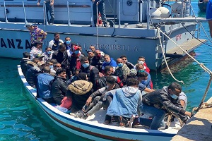 Truffa onlus sui migranti: 10 condanne