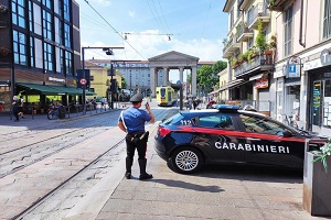 Rissa con bottiglie contro CC alla Darsena