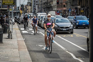 Corso Buenos Aires: negozianti dicono di no alla ciclabile