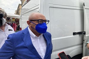 Bernardo firma i referendum della Lega. Prossimo alla candidatura?