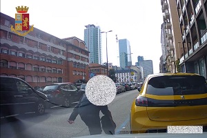 Furti ad automobilisti: un arresto