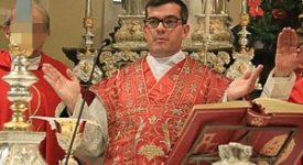 Sacerdote arrestato per abusi su minori