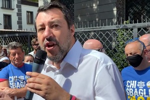 Salvini a processo: per i PM milananesi diffamò Rackete Salvini: c'è il nome per Milano