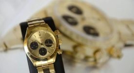 Rapina di Rolex a mano armata: due fermati Donna derubata del Rolex da due nordafricani Vende orologi di lusso: truffato per 77mila euro Prova a comprare Rolex con un assegno falso: arrestato Donna derubata di brillanti e Rolex