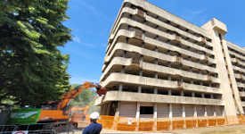 Iniziato l’abbattimento dell’ex Hotel da Vinci