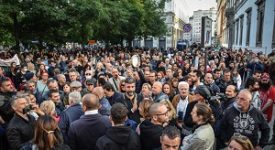 5.000 no green pass manifestano a Milano
