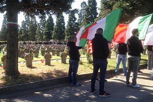 Cassazione: assolti per il saluto romano al Cimitero