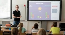Ancora ingressi scaglionati a scuola