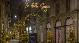 Si accendono le luci in via della Spiga
