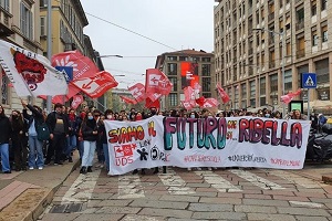 Studenti in corteo per chiedere una scuola diversa