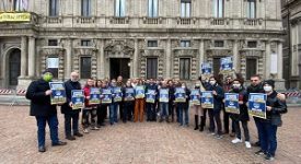Flash Mob di Fratelli d’Italia in piazza della Scala