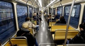 Trovato uomo svenuto e ferito su un bus