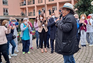 Al Bano alla Rsa Anni Azzurri di Noverasco