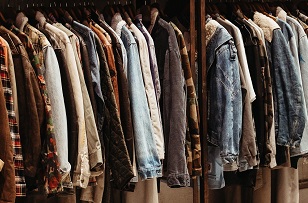 Torna Retrograde, il garage sale di East Market dedicato all'abbigliamento vintage