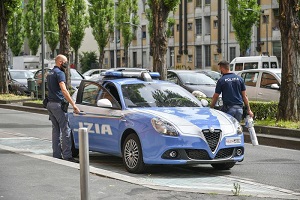 Rapina e sequestro in un laboratorio orafo