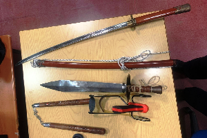 La Polizia Locale ferma un cinquantenne che passeggiava con katana