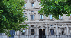 Cinquantaquattro offerte per otto spazi commerciali