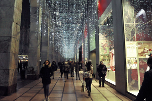 Luminarie record: 30 km di luci in città