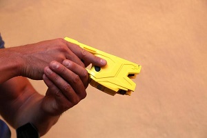 Rapine con taser in centro: 4 arrestati