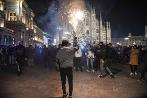 Aggressione in piazza Duomo per il PM fu violenza sessuale