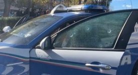 Poliziotti feriti a Taranto colpiti pure dai no greenpass: "Dispiace che non sono morti"