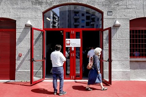 Al freddo con figlio 13 anni: l'aiuta Caritas