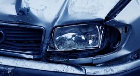 Nordafricani fingono investimento per rapinare automobilista