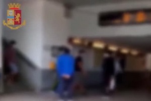 Arrestati dieci trafficanti di esseri umani