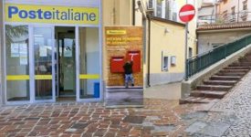 Impiegati delle Poste rubavano soldi dalle buste