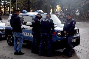 Aggressioni e rapine a festa di liceo: tre arresti