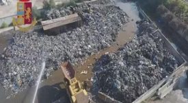 Rimosse tonnellate di rifiuti da via Chiasserini