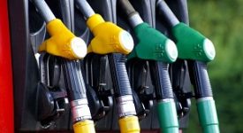 Prezzi carburanti nelle zone di confine: Consiglio richiama l'Ambasciata italiana in Svizzera
