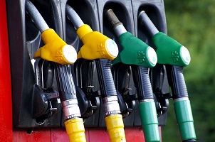 Prezzi carburanti nelle zone di confine: Consiglio richiama l'Ambasciata italiana in Svizzera