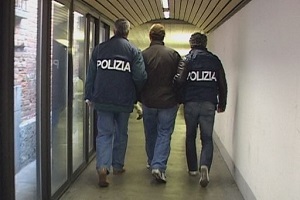Due rapinatori presi subito dopo un colpo all'MPS